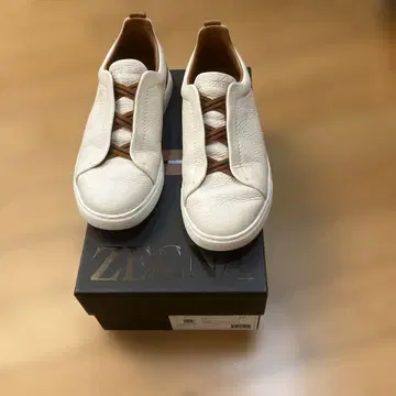 Zegna 화이트 트리플 스티치 스니커즈