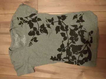 파타고니아 잎 무늬 그레이 반팔 티셔츠