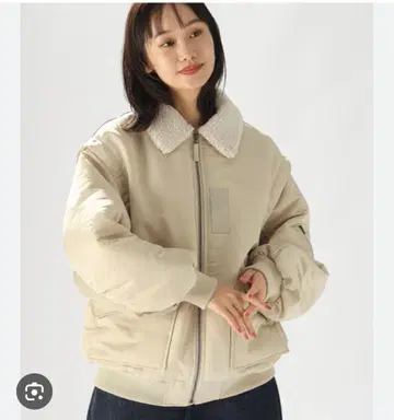 새상품급 니코앤드 프리 사이즈 소매 탈부착 가능 플라이트 자켓 아이보리