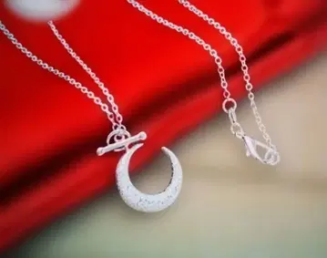 실버 초승달 모양 펜던트 목걸이