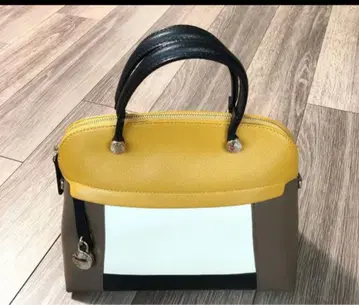정품 FURLA 파이퍼