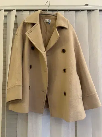 베이지 더블 브레스트 울 코트