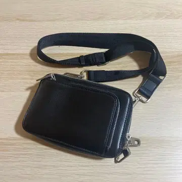 ZARA 블랙 숄더백 합성 피혁