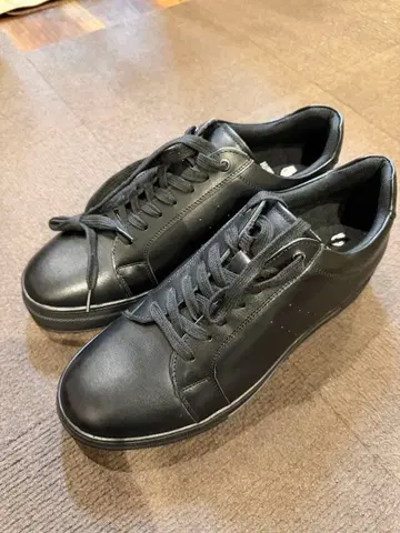 TALLSHOES HB010BLK 블랙 로우컷 스니커즈