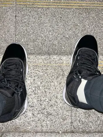 블랙 하이컷 스니커즈 aj11