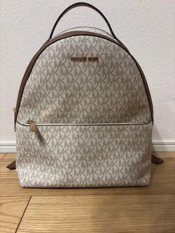 MICHAEL KORS 크림 베이지 백팩