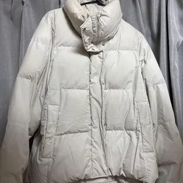 화이트 후드 부착 화이트 다운 자켓