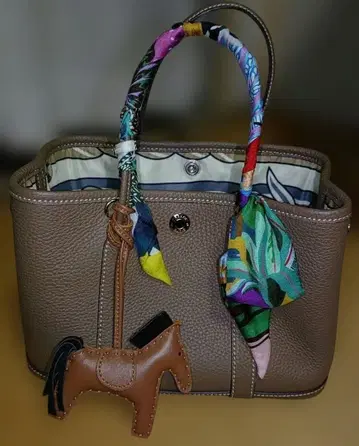 브라운 핸드백 스카프 포함