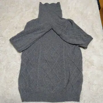 팔라스 팰리스 그레이 케이블 니트 터틀넥 스웨터