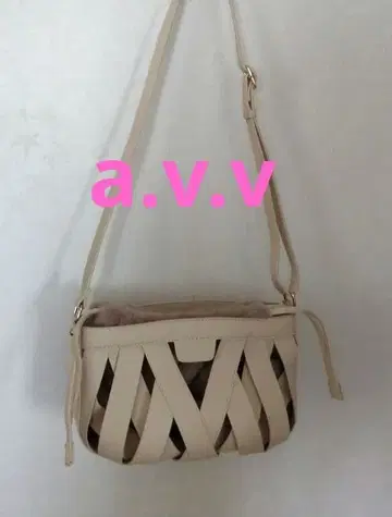 [ a.v.v ] 베이지 뜨개질 디자인 숄더백
