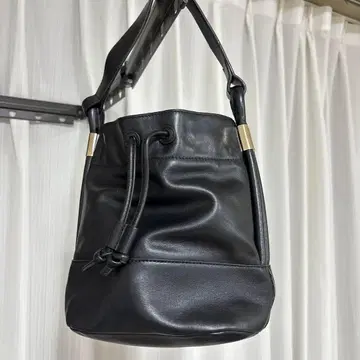 TULA MARCH PARIS 블랙 버킷 백