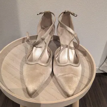 베이지 스틸레토 하이힐