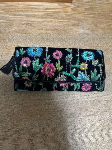 새상품급 싱크비 꽃무늬 자수 장지갑 블랙