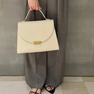 [새상품] Mila Owen 캔버스 숄더 메탈 백 화이트