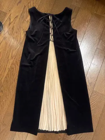 슬리브리스 벨벳 원피스