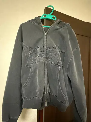 Bless U 다크 그레이 프론트 지퍼 후드티