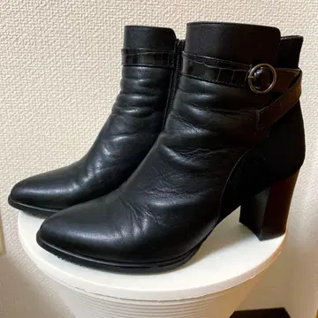 다이애나 숏부츠 스틸레토 스트랩 사이드 지퍼 가죽