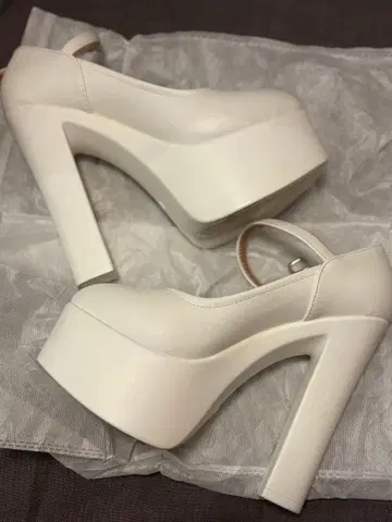 화이트 펌프스 23.5cm/15cm 브라이덜