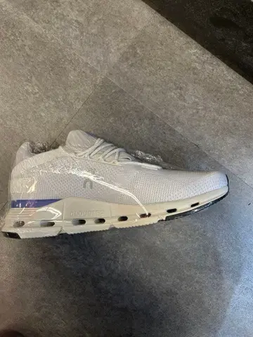 [ 미사용 새상품 ] On Cloudnova 화이트 28.5cm