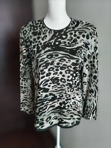 레오나르 레오파드 무늬 상의