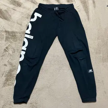 뉴발란스 로고 후디와 팬츠 셋업