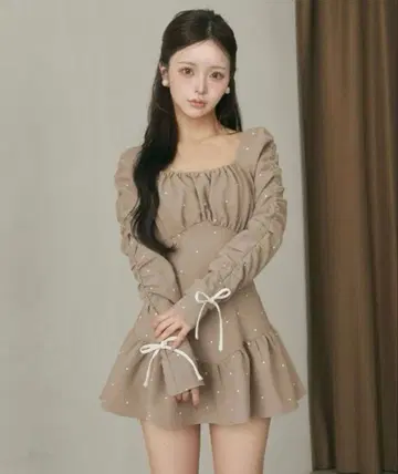 다리치 스퀘어넥 개더 미니 원피스