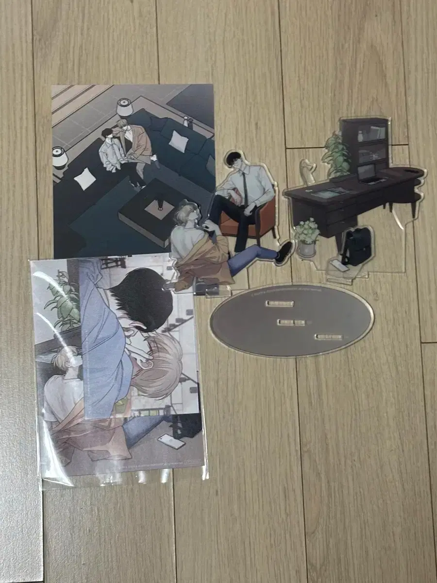 Checkmate acrylic stand