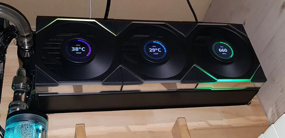 Selling Lian Li TL LCD 3-pack Black, Normal Direction, Full Box