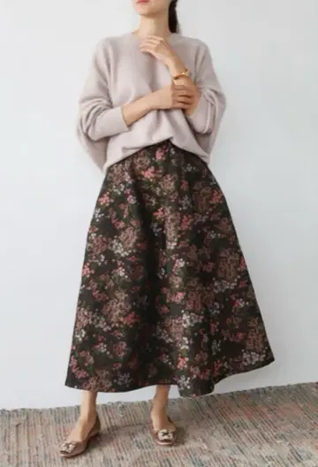 엘프랭크 꽃무늬 자카드 종아리 기장 플레어 스커트