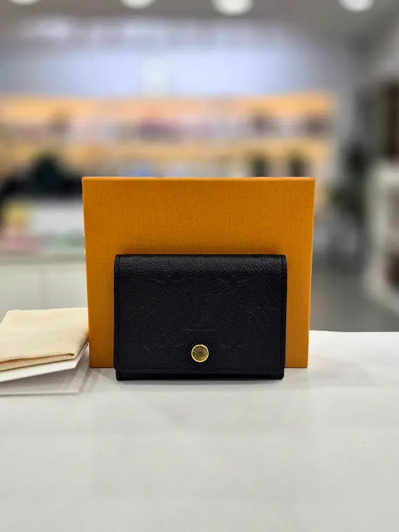 Louis Vuitton Empreinte Business Card Holder M58456