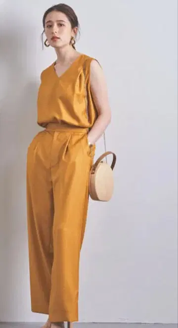 유나이티드 애로우즈 머스타드 와이드 팬츠 새틴풍