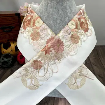 예복 등에 빽빽한 자수의 화려한 장식용 깃 일본제 새상품