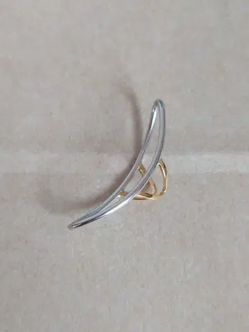 Jouete 이어커프스 아치 콤비 컬러