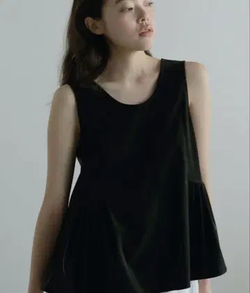 anuke / Uneck Peplum Tops 블랙 FREE