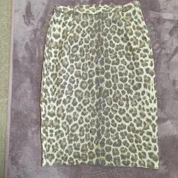 이타리야 표범 무늬 타이트 스커트