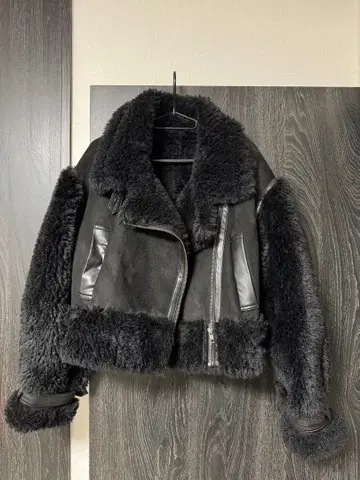 MURUA 블랙 무스탕 코트 숏 기장