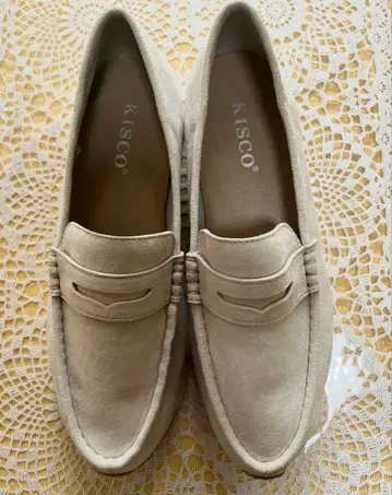 KISCO 아이보리 스웨이드 로퍼 23.5cm