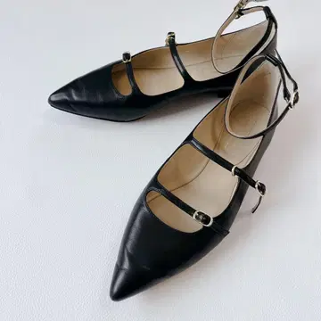 미사용급 Odette e Odile 트리플 스트랩 플랫 펌프스 블랙