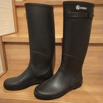 AIGLE 블랙 버클 장화