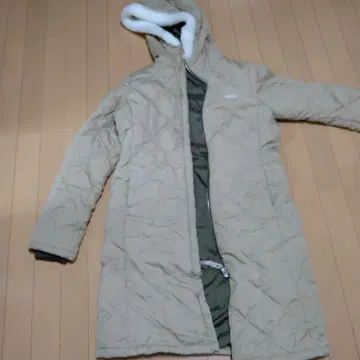 adidas 후드 부착 퀼팅 코트 벤치 코트로도 활용 가능! 얇은 소재