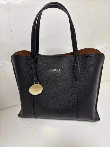 FURLA 블랙 가죽 토트백
