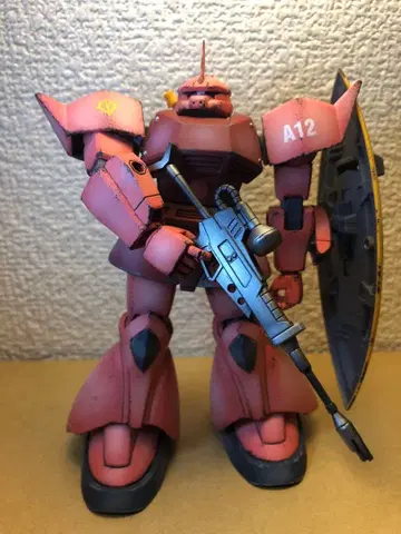 건담 시리즈의 건담 프라모델 완성품