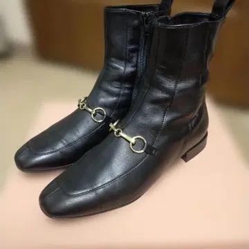 블랙 가죽 부티 지퍼 포함