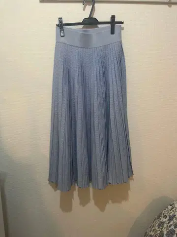 [ 미사용 새상품 ] ebure 울 플리츠 무릎 아래 스커트 S 사이즈