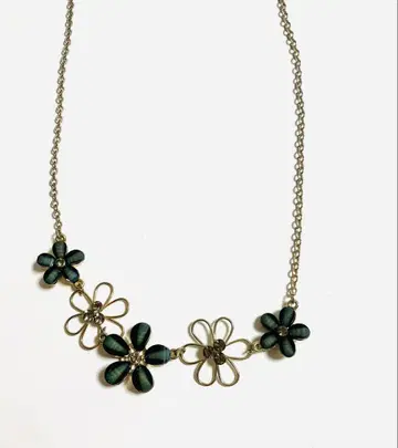 꽃 모티브 목걸이