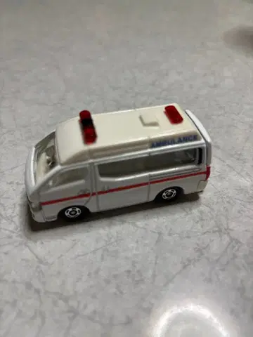 토미카 구급차 미니카