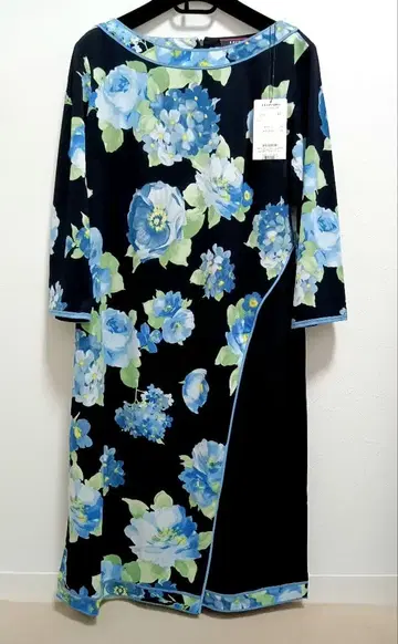 미사용 레오나르 캉캉 소재 원피스 42