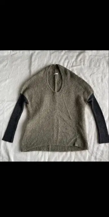 KOFTA 카키 블랙 V넥 긴팔 니트