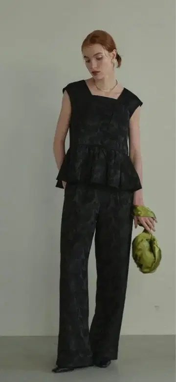 블랙 페플럼 셋업