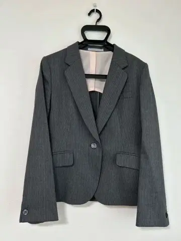 그레이 스트라이프 비즈니스 자켓과 스커트 세트